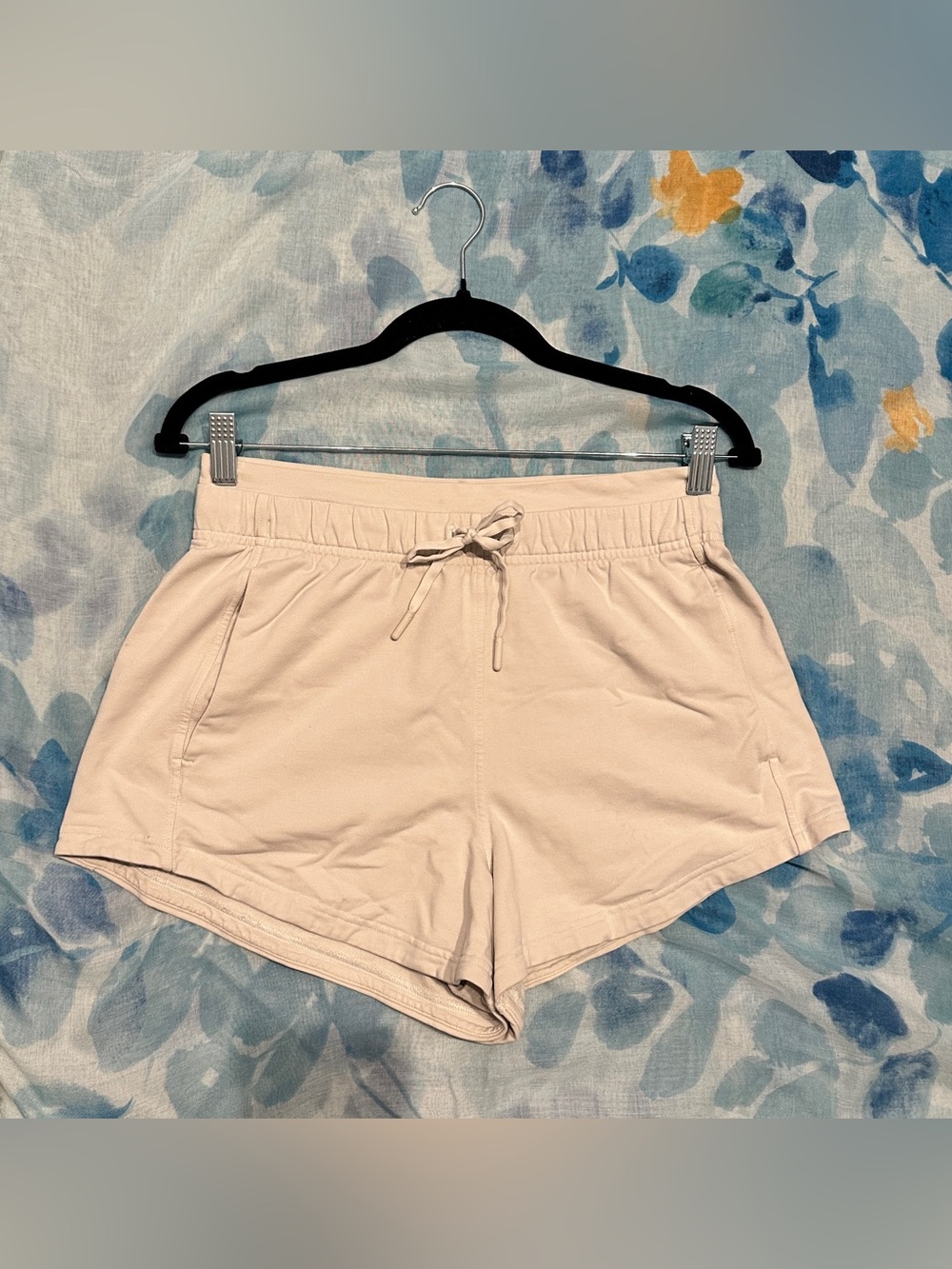 Lululemon Everyday Drawstring Women’s Shorts in Cream